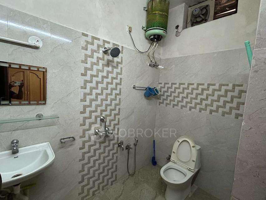 4+ BHK House For Sale  In Sanjeeva Reddy Nagar, Hyderabad