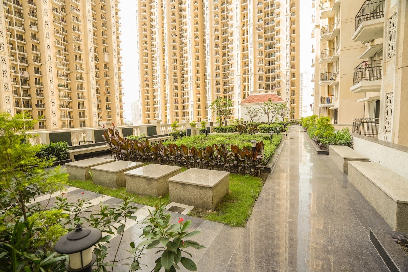 Prateek Grand Carnesia