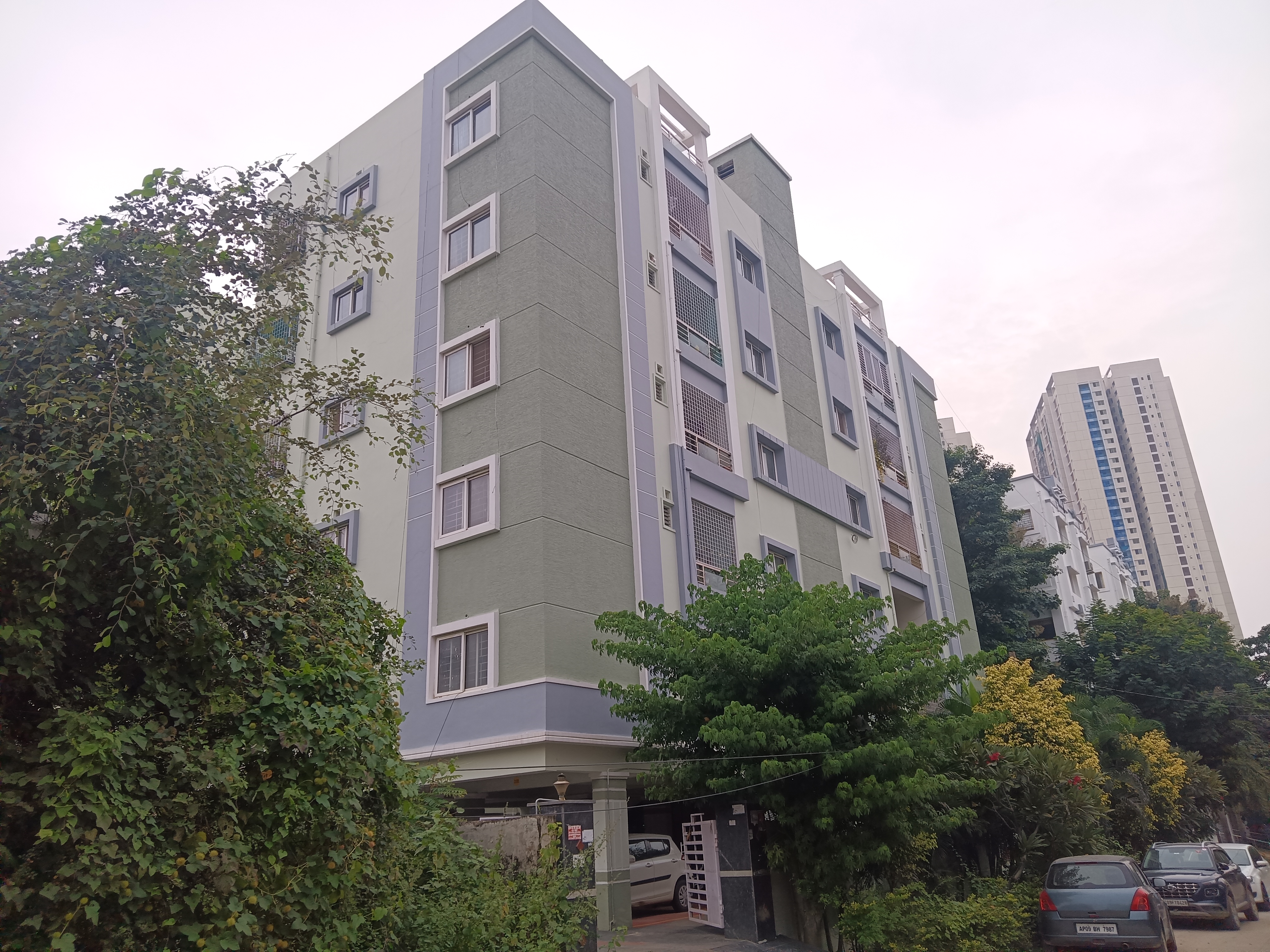 Royale Crystal Apartments