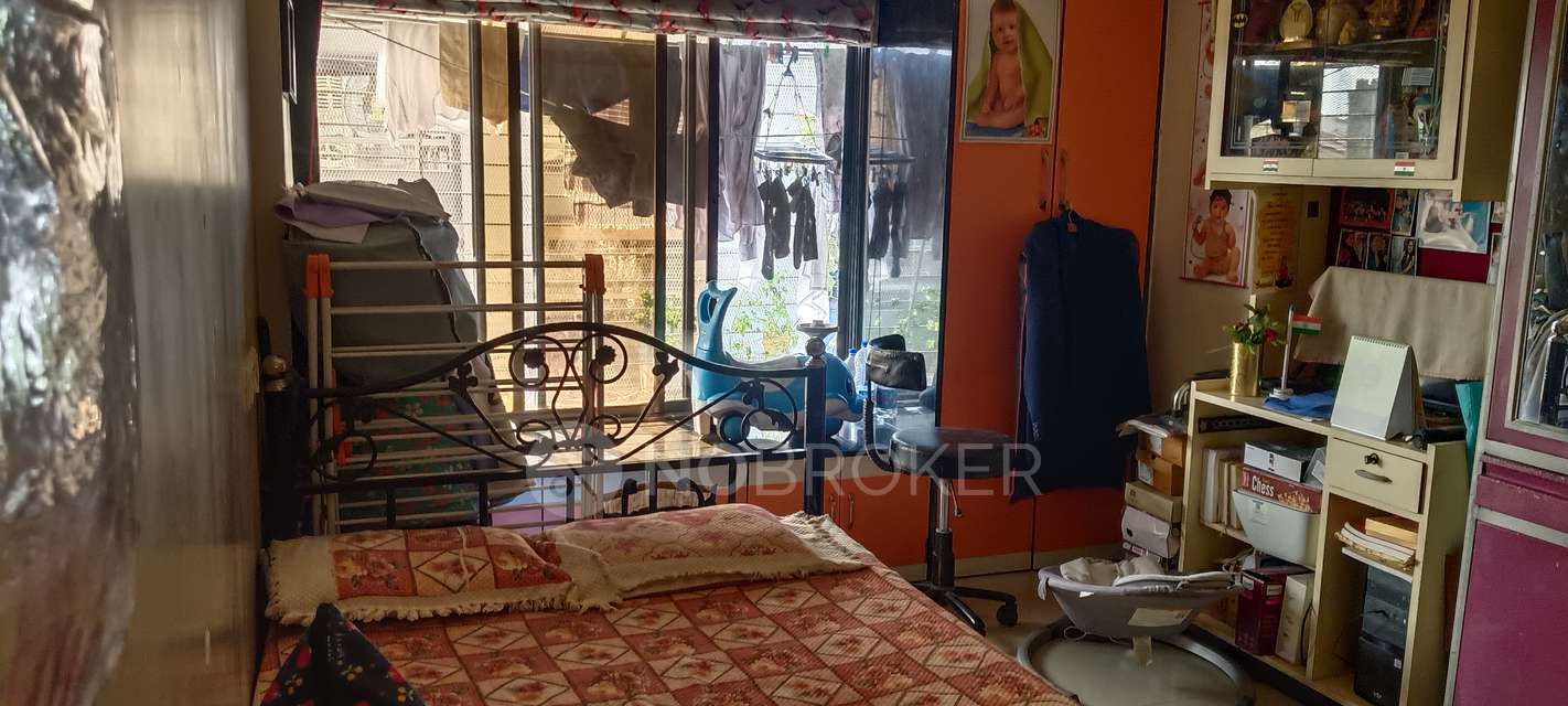 1 BHK Flat In Siddhivinayak Niwara For Sale  In Lower Parel