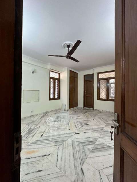 3 BHK Flat In Apartment for Lease  In Kalkaji