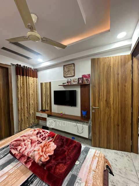 3 BHK Flat In Krishna Apartment  For Sale  In Mahavir Enclave