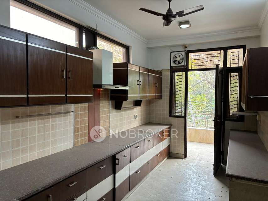 4+ BHK Flat For Sale  In Shakti Nagar