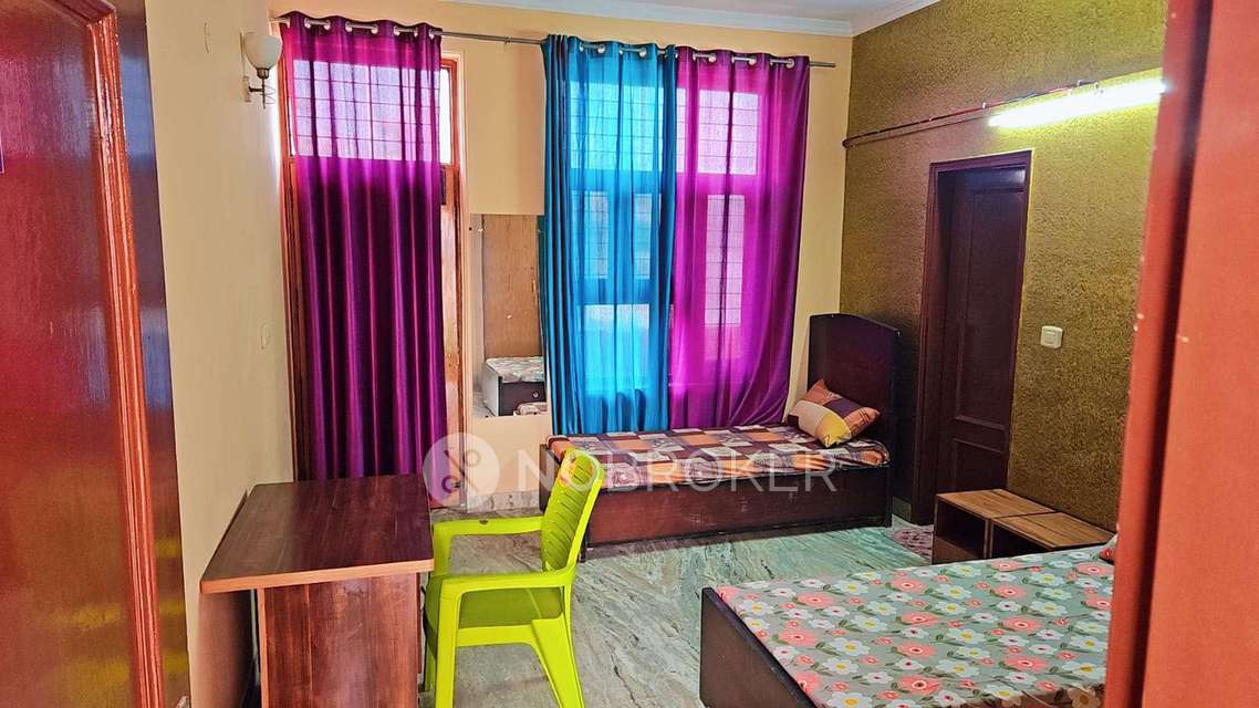 PG for Boys in Sector 13