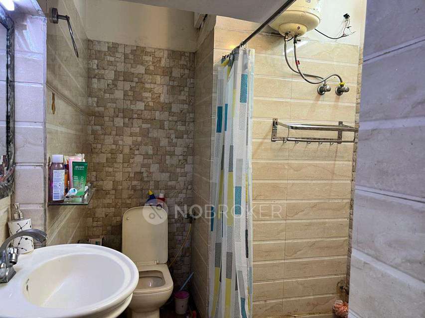 2 BHK Flat In Pd Block Pitam Pura For Sale  In Pd Block, Dakshini Pitampura, Pitampura