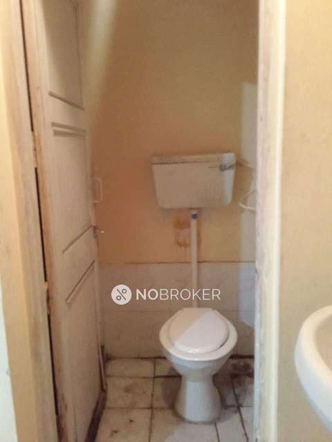 2 BHK Flat In Hill View Chs Ltd For Sale  In Goregaon East