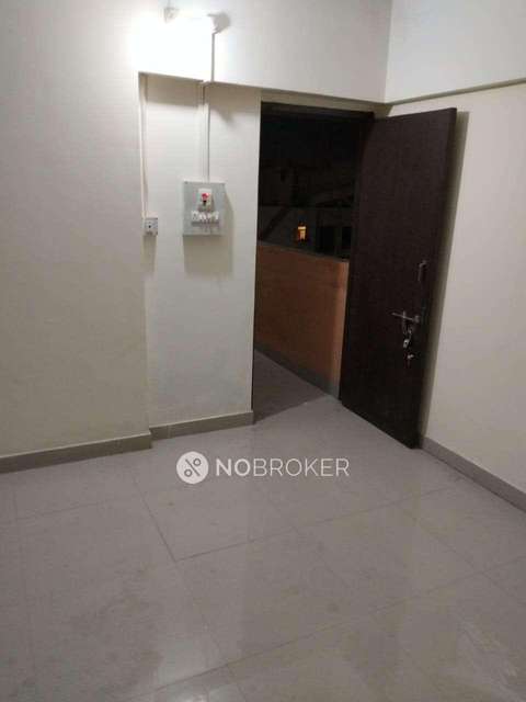 1 RK Flat In Khandwala Compound For Sale  In Santacruz East