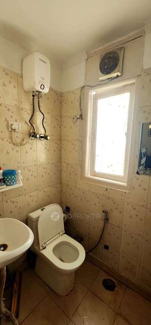 2 BHK Flat In Om Apartment For Sale  In Phase 1, Chattarpur Enclave, Chhatarpur