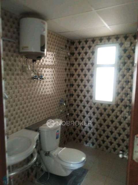 3 BHK Flat In Purvanchal Royal City For Sale  In Chi V