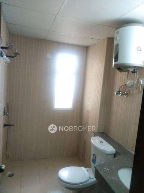 3 BHK Flat In Purvanchal Royal City For Sale  In Chi V