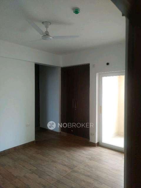 3 BHK Flat In Purvanchal Royal City For Sale  In Chi V