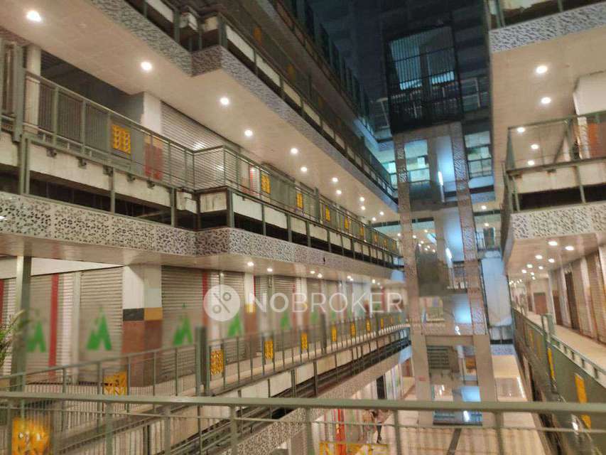 Shop in Sector 4, Greater_noida for sale 