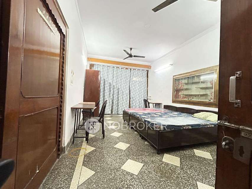 Commercial Property in Gtb Nagar, Delhi for Rent 