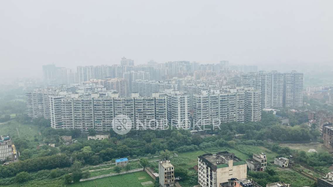 2 BHK Flat In Mahagun Mywoods, Sector 16 for Rent  In Gaur City Mall