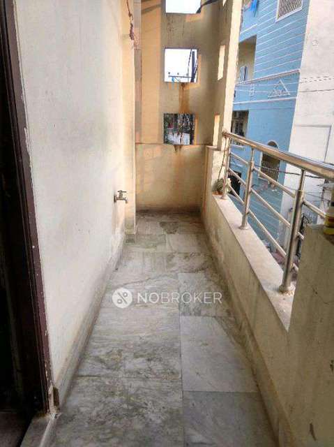 2 BHK Flat In Standalone Building  For Sale  In Lal Darwaza