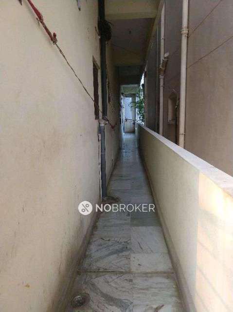 2 BHK Flat In Standalone Building  For Sale  In Lal Darwaza