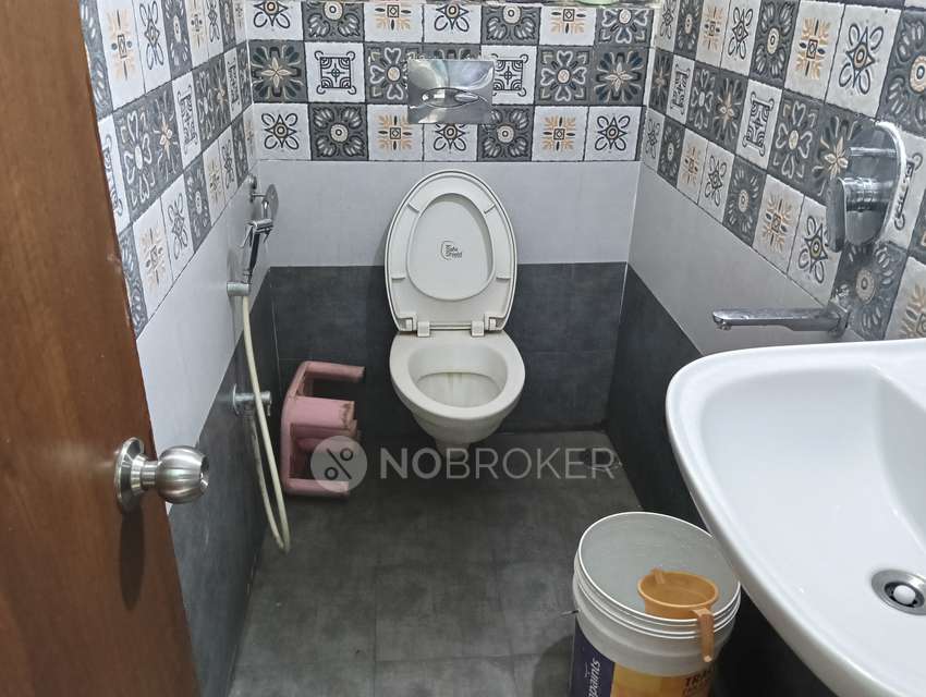 3 BHK Flat In Acropolis Buildwell For Sale  In R Krishnaiah Nagar