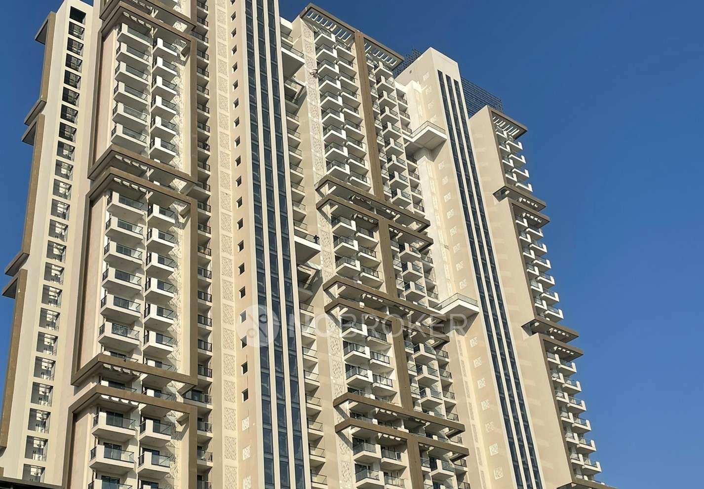 M3M Skywalk Sector 74 Rent WITHOUT BROKERAGE Semifurnished 4 BHK