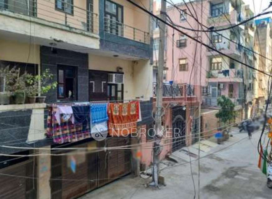 Single Room for Female In 2 BHK  In Nawada