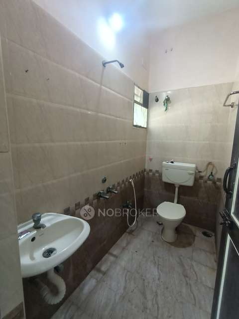 2 BHK Flat In Repute Owe For Sale  In Annanur