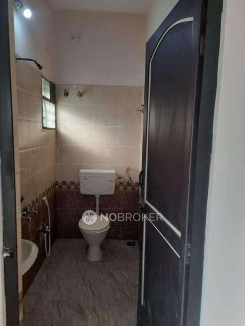 2 BHK Flat In Repute Owe For Sale  In Annanur