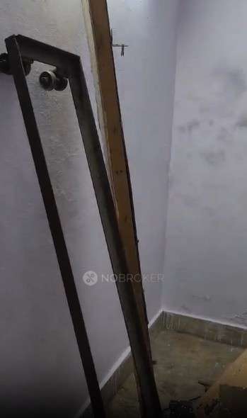 Shop in Mansarovar Garden, Delhi for sale 