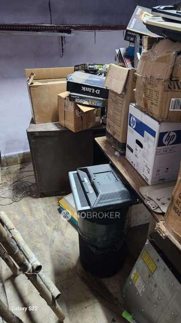 Shop in Mansarovar Garden, Delhi for sale 