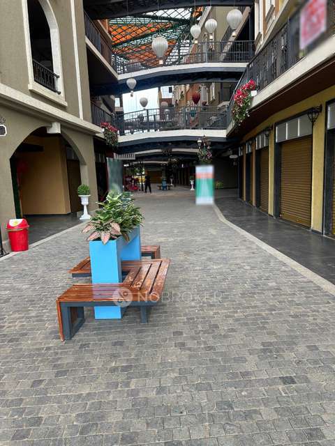 Shop in Streets Of Europe, Pune for sale 