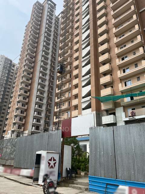 2 BHK Flat In Express Astra For Sale  In Yatharth Hospital Plot