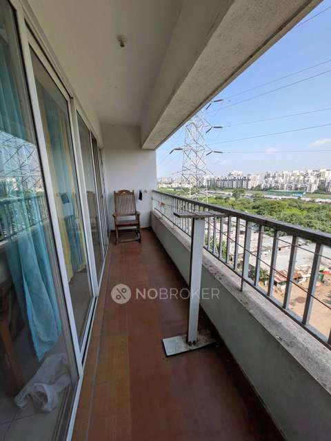 Single Room for Male In 2 BHK  In Amanora Victory Towers In Mundhwa, Pune