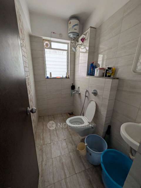 Single Room for Male In 2 BHK  In Amanora Victory Towers In Mundhwa, Pune