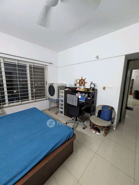 Single Room for Male In 2 BHK  In Amanora Victory Towers In Mundhwa, Pune