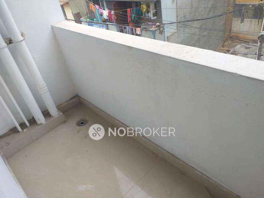 2 BHK Flat In Yajaman Mansion   For Sale  In Indira Nagar