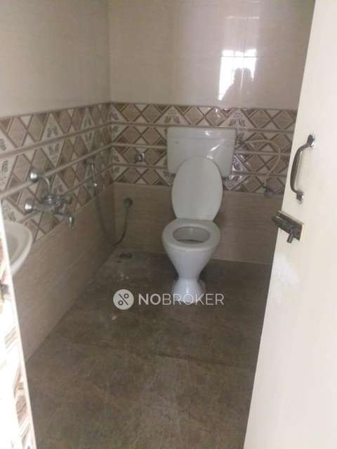 2 BHK Flat In Yajaman Mansion   For Sale  In Indira Nagar