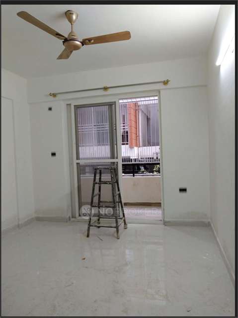2 BHK Flat In Navanaami Platina , Thanisandra Main Road For Sale  In Thanisandra Main Road