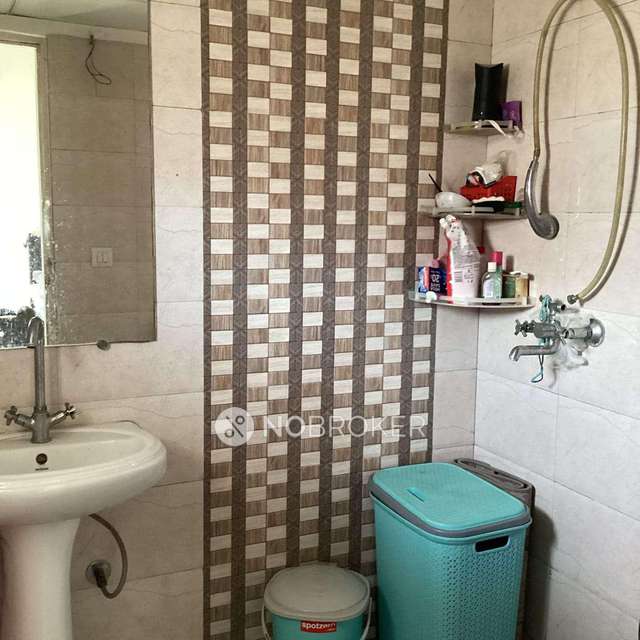 2 BHK Flat In 12th Avenue Gaur City -2 For Sale  In Gaur City 2