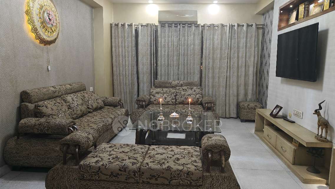 Single Room for Male In 4 BHK  In The Hyde Park In Sector 78