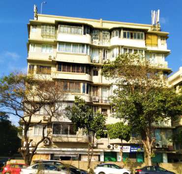 Shared Room for Female In 2 BHK  In Om Shanthi Building In Marine Lines