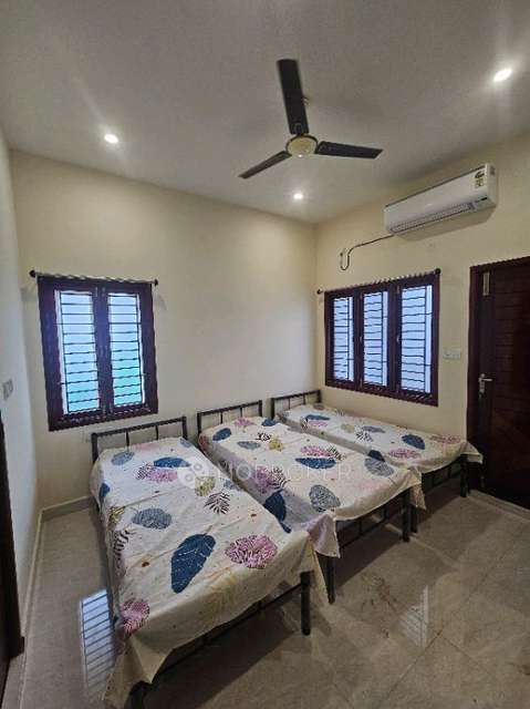 PG for Girls in Pallikaranai