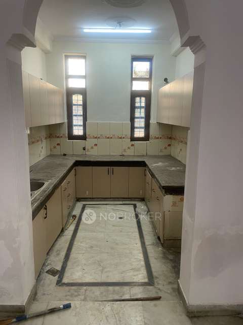 4 BHK Flat for Rent  In Hari Nagar