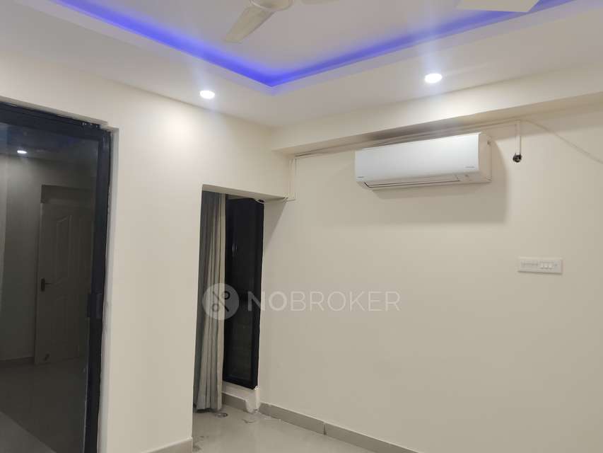 4 BHK Flat In Regent Park  for Rent  In Serilingampalle