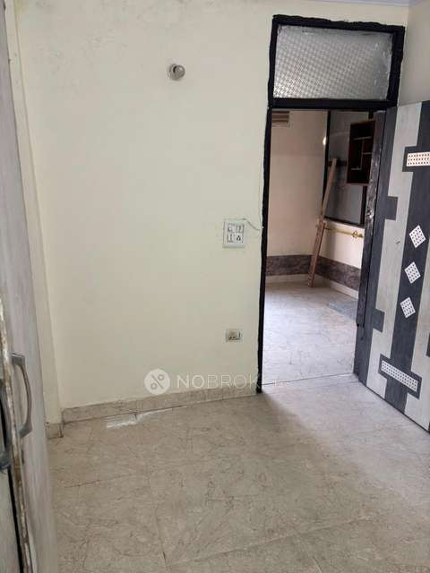 2 BHK Flat In Standlone Building  For Sale  In Govindpuri