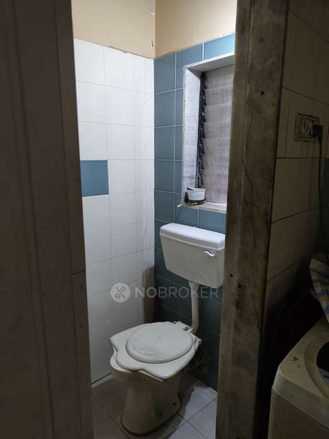 1 BHK Flat In Divya Smruthi For Sale  In Malad West