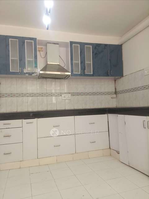 4 BHK Flat In Parsvnath Estate For Sale  In Sector Omega 1