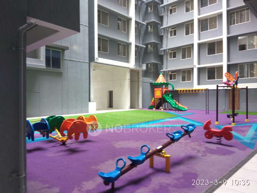 Shared Room for Female In 2 BHK  In Breeze,aaradhya X In Ghatkopar East