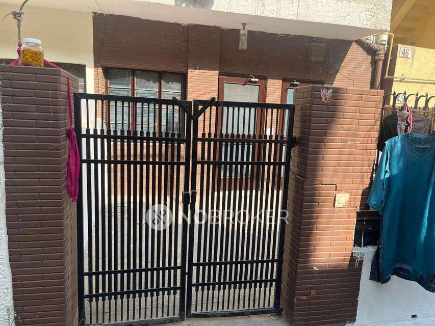 2 BHK Flat For Sale  In Janakpuri