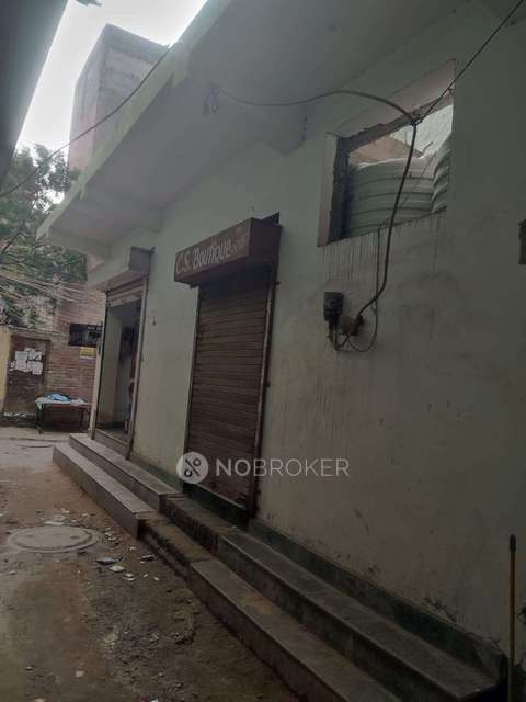 Shop in Mahipalpur, Delhi for sale 