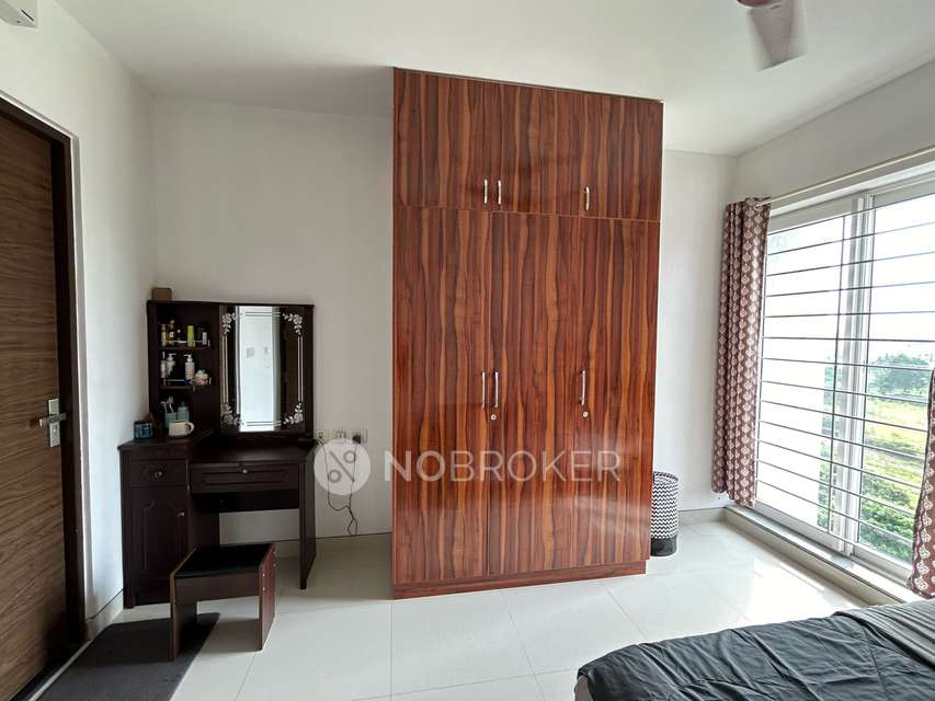 Single Room for Female In 3 BHK  In Appaswamy Platina In Appaswamy Platina