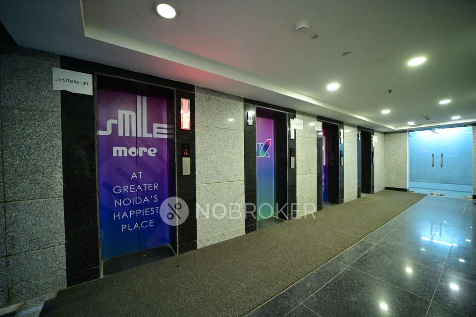 Shop in Tech Zone Iv, Amrapali Dream Valley, Greater_noida for sale