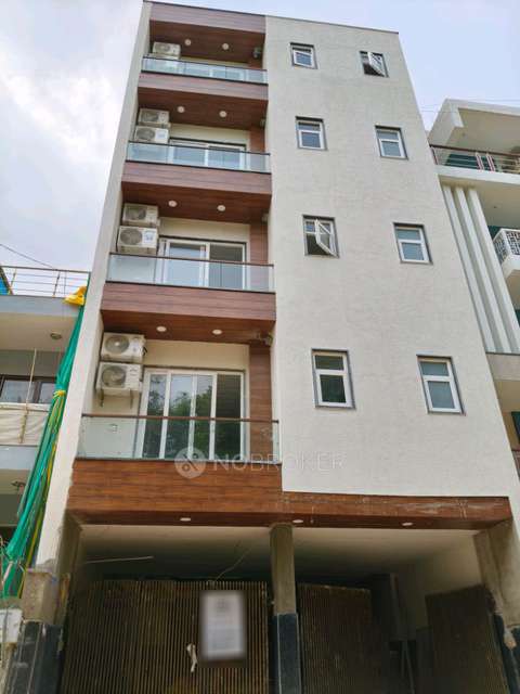 1 RK Flat In Purv Associate for Rent  In Sector 43